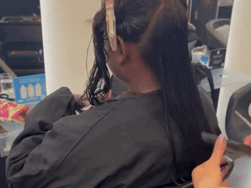 यूके में शूटिंग से पहले हेयर कट करवाने के सैलून पहुंची परम।