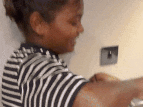 यूके का खाना पसंद नहीं आया तो खुद किचन में जाकर सब्जी-रोटी बनाई।