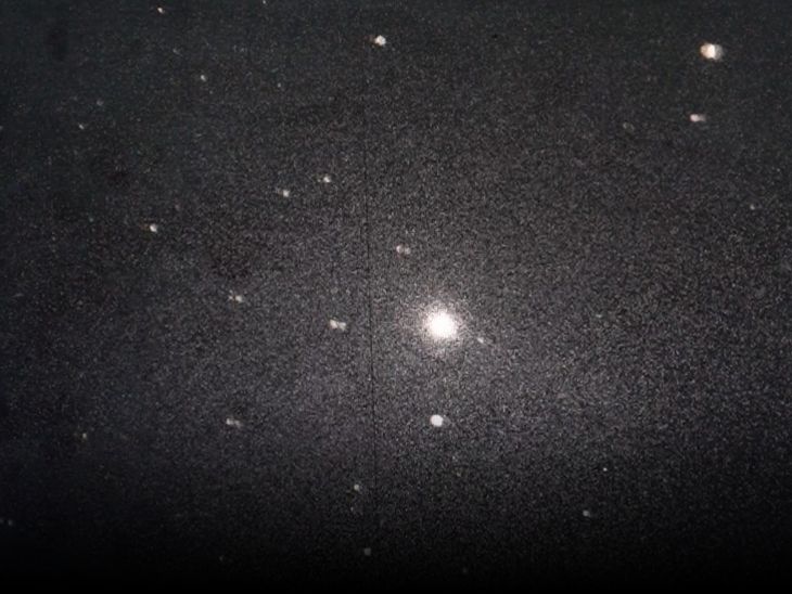 2.5 मीटर टेलीस्कोप से अंतरिक्ष के तारे और गृह कुछ ऐसे नजर आते हैं।