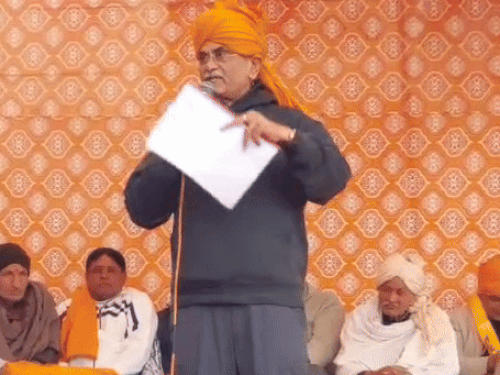 कार्यक्रम में बोलते हुए मनीष ग्रोवर।