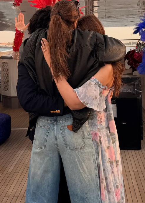 कृति ने नुपूर और स्टेबिन की तस्वीर शेयर की है।