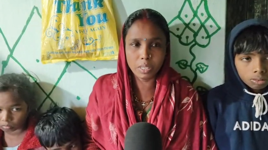 पीड़िता ने कहा है कि थाने में SI ने पैसे की डिमांड की है।