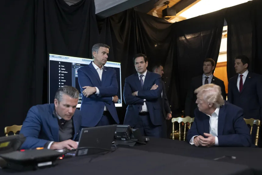 अमेरिकी राष्ट्रपति डोनाल्ड ट्रम्प द्वारा सोशल प्लेटफॉर्म 'ट्रुथ सोशल' पर पोस्ट की गई इस फोटो में वेनेजुएला पर हुए हमले के सैन्य ऑपरेशन्स की झलक दिखाई दे रही है।