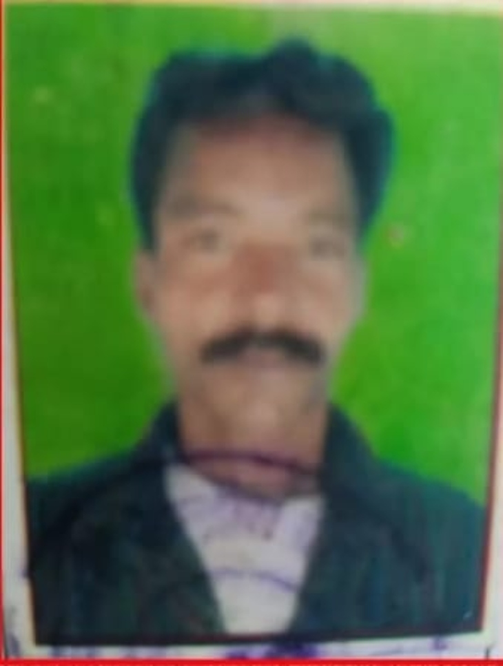 आरोपी संतराम ने घर के बाहर पेड़ पर फांसी लगाकर आत्महत्या कर ली।