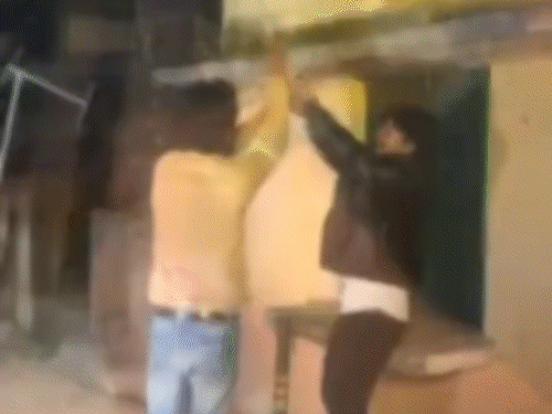 युवकों ने जांच नाके में भी रस्सी खींचकर दबंगई की।