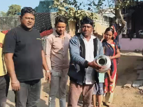 कई महीनों से सीवेज का पानी ग्रामीणों तक पहुंच रहा था और पीने में भी इस्तेमाल किया जा रहा था।