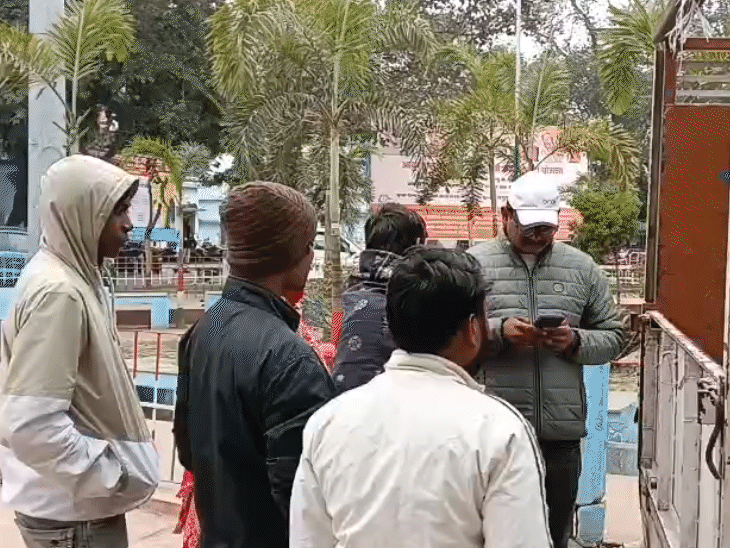 शव को पोस्टमॉर्टम के लिए सदर अस्पताल गोपालगंज भेजा गया।