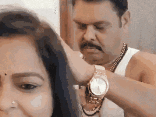 सनावर और राठौर का एक वीडियो भी सामने आया था, जिसमें राठौर उर्मिला के बालों को सेट करते हुए दिख रहे हैं।