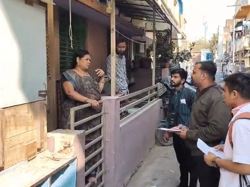 स्वास्थ्य टीमों ने अब तक 38,000 से अधिक आबादी वाले 10,000 घरों की जांच की है।