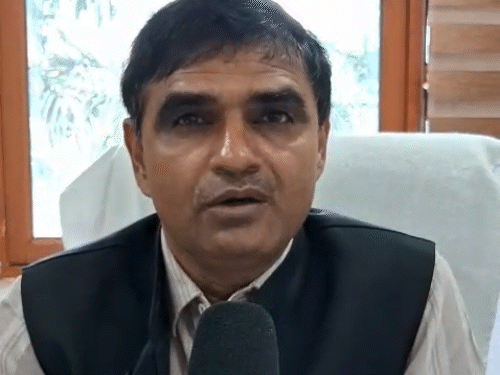 चंडीगढ़ मौसम विभाग के डायरेक्टर सुरिंदर पाल सिंह जानकारी देते हुए।