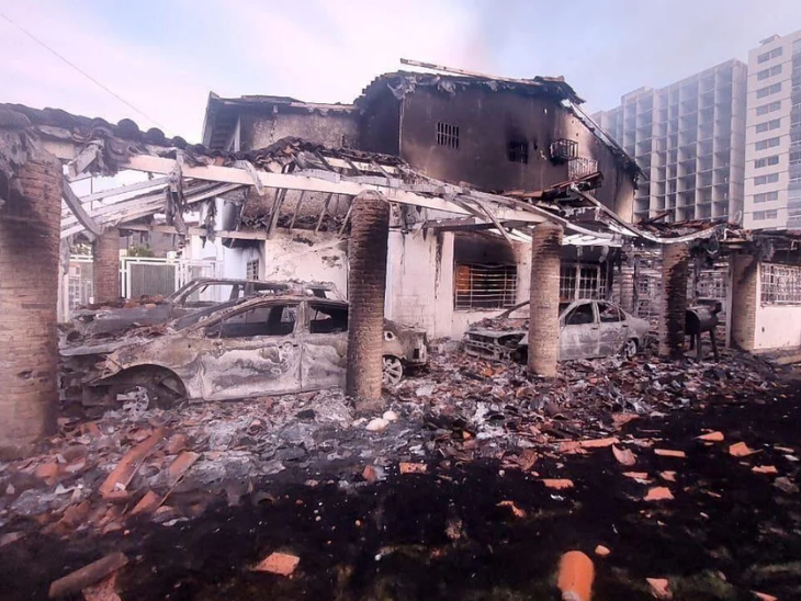 तस्वीरें वेनेजुएला के सबसे बड़ा मिलिट्री बेस फुएर्टे टियूना की हैं। यहीं से शनिवार को मादुरो और उनकी पत्नी को पकड़ा गया था।