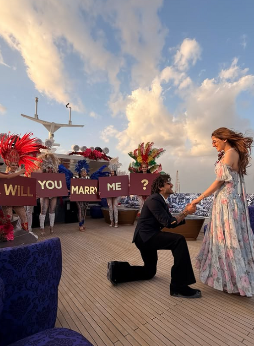 नुपूर ने तेलुगु फिल्म 'टाइगर नागेश्वर राव' से डेब्यू किया।