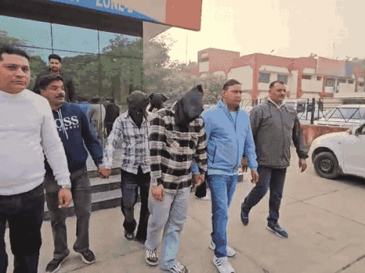 पंचकूला पुलिस की गिरफ्त में सगरना दीपक की महिला मित्र माही व दो अन्य आरोपी। - फाइल फोटो