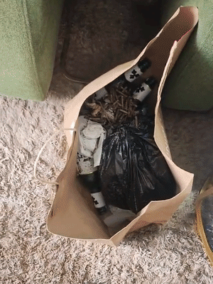 पुलिस बेड रुम में पहुंची तो शराब की बोतल और सिगरेट के डिब्बे मिले।