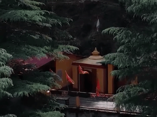 गंगोलीहाट के घने जंगल में अध्यात्म व शांति का पावन मंदिर।