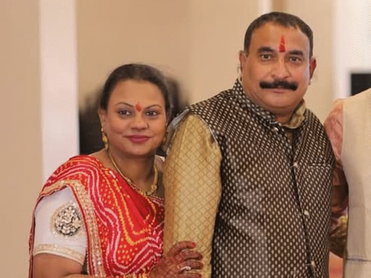 व्यापारी और उसकी पत्नी के अंतिम संस्कार के लिए यात्रा निकाली गई।