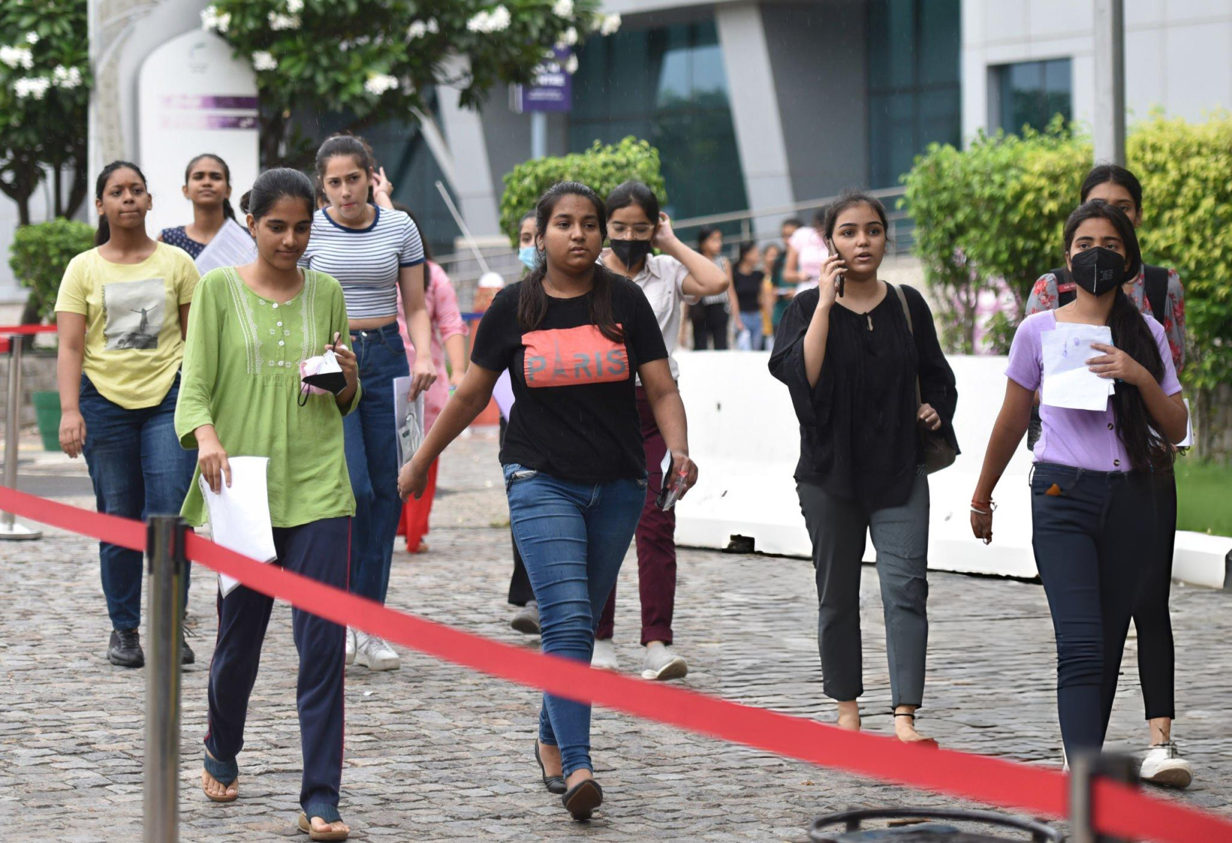 CUET UG 2026 परीक्षा भारत के भीतर 387 शहरों और भारत के बाहर 24 शहरों में आयोजित की जाएगी।