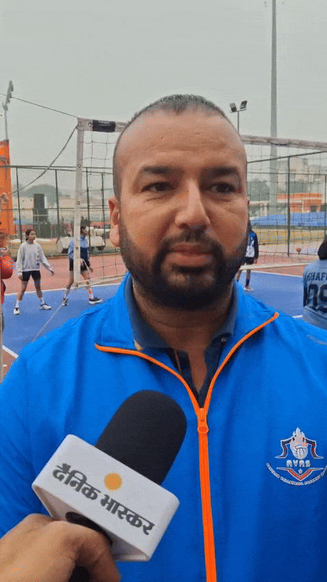 टीम के हेड कोच बलविंदर सिंह ने कहा - जम्मू-कश्मीर में कभी इसका कोई विरोध नहीं हुआ और ये खेल है यहां धर्म नहीं खेल की पूजा होती है।