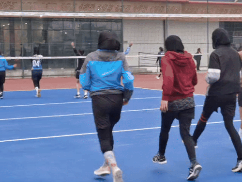 सिगरा स्टेडियम के प्रैक्टिस ग्राउंड पर वार्मअप किया।