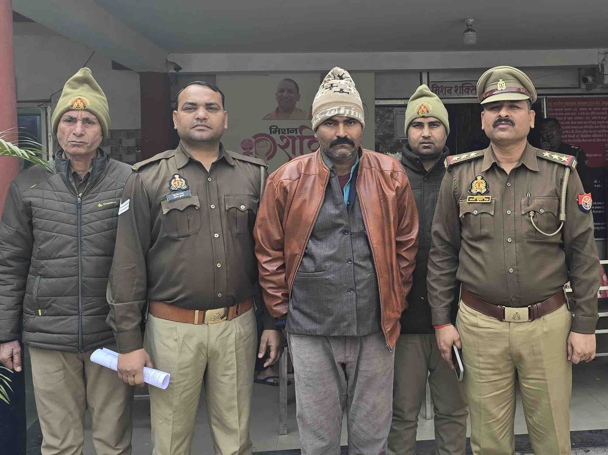 बुजुर्ग की हत्या-लूट का आरोपी गिरफ्तार:  20 हजार का इनामी तीन महीने बाद पुलिस ने भेजा जेल – Kanpur News