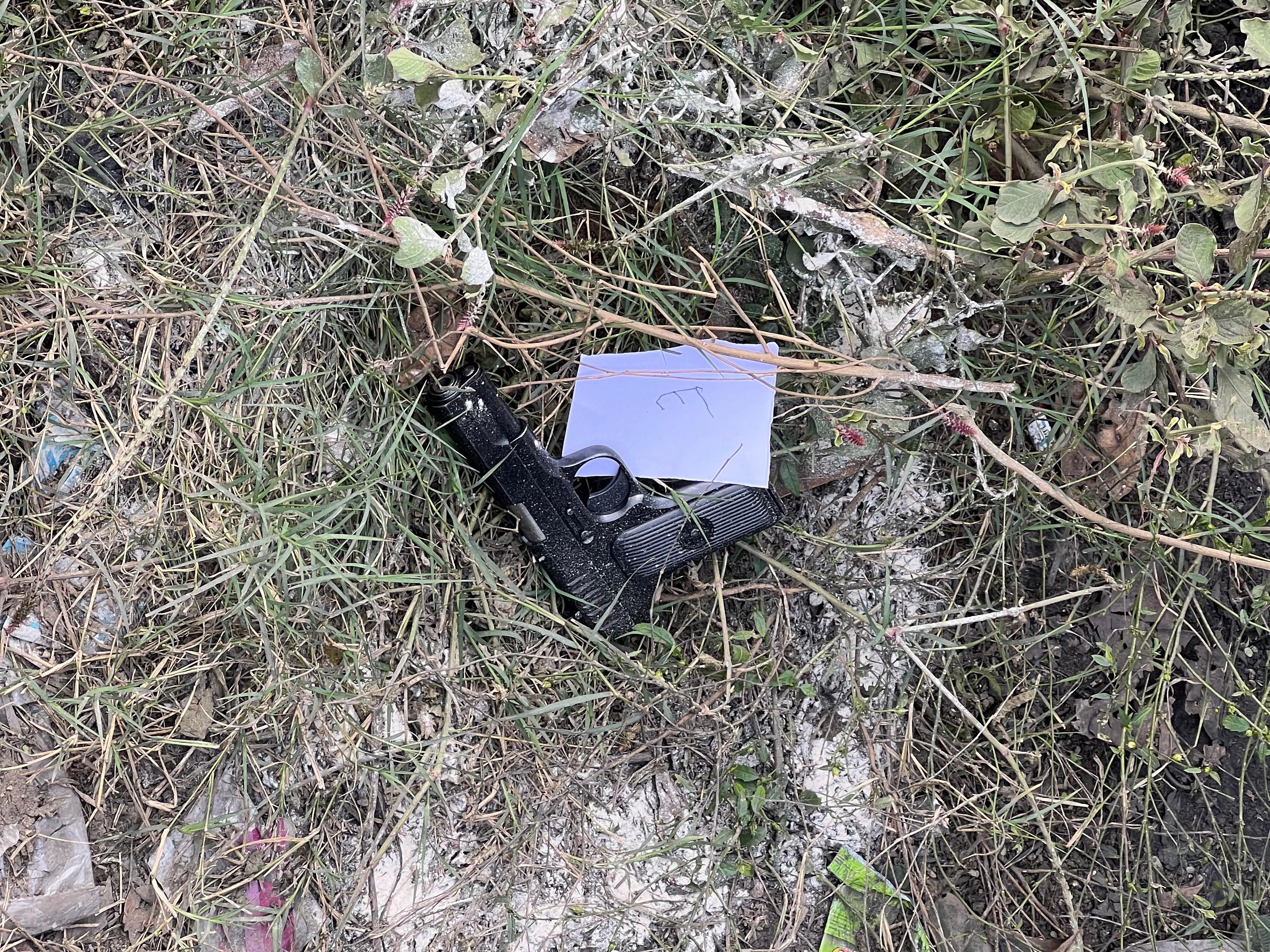 आरोपियों के पास से बरामद पिस्टल।