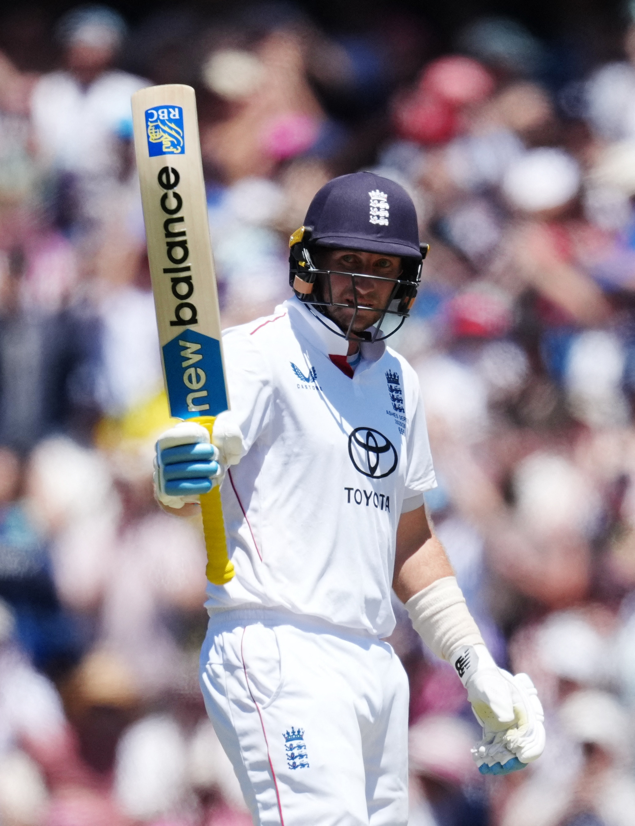 जो रूट ने टेस्ट करियर का 41वां शतक जड़ा।