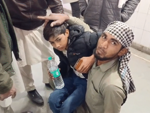 पड़ोसियों से मारपीट में बच्चे को भी चोंट आई हैं