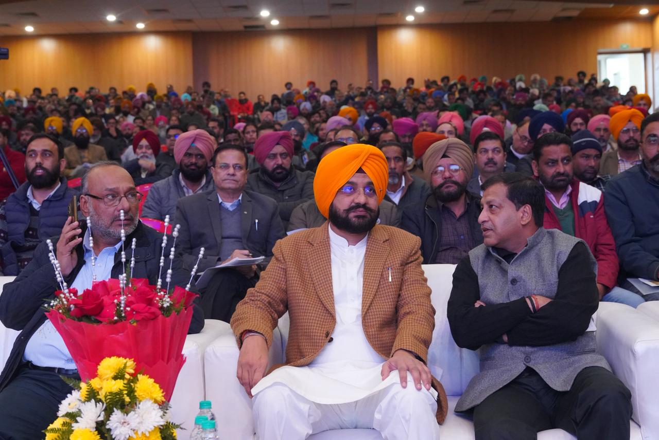 मोहाली में ट्रेनिंग कार्यक्रम के दौरान कैबिनेट मंत्री तरुणप्रीत सौंध।