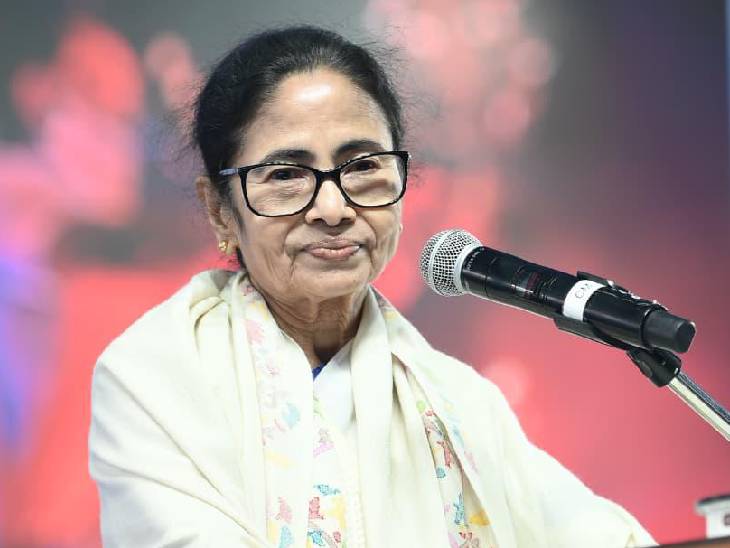 ममता बनर्जी ने सोमवार को दक्षिण 24 परगना जिले के सागर द्वीप में रैली को संबोधित किया। - Dainik Bhaskar