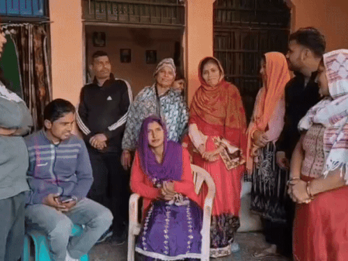 डबुआ कॉलोनी की कविता गोली निकलने के बाद से हैरान है।