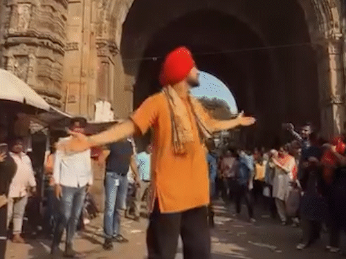 বিশ্বভ্রমণ করে পাঞ্জাবি সঙ্গীতকে আন্তর্জাতিক স্বীকৃতি দিয়েছেন দিলজিৎ দোসাঞ্জ।