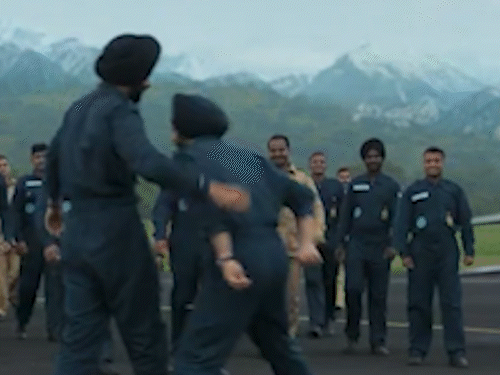 বর্ডার 2 ছবিতে ফ্লাইং অফিসার নির্মলজিৎ সিং সেখনের ভূমিকায় অভিনয় করছেন দিলজিৎ দোসাঞ্জ। এই পরম বীর চক্র বিজয়ী এয়ার ফোর্স অফিসার 1971 সালের ভারত-পাকিস্তান যুদ্ধে শহীদ হয়েছিলেন।