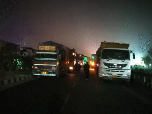 चक्काजाम के चलते हाईवे पर 6 किलोमीटर तक जाम लग गया।