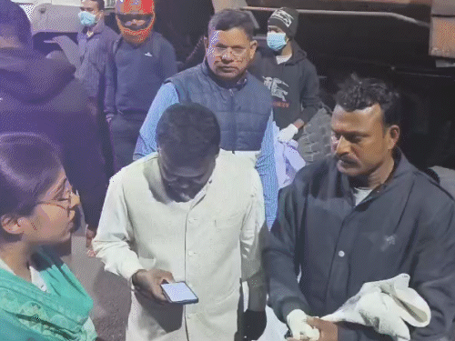 परिजनों को मुआवजा राशि देने के बाद मामला शांत हुआ।