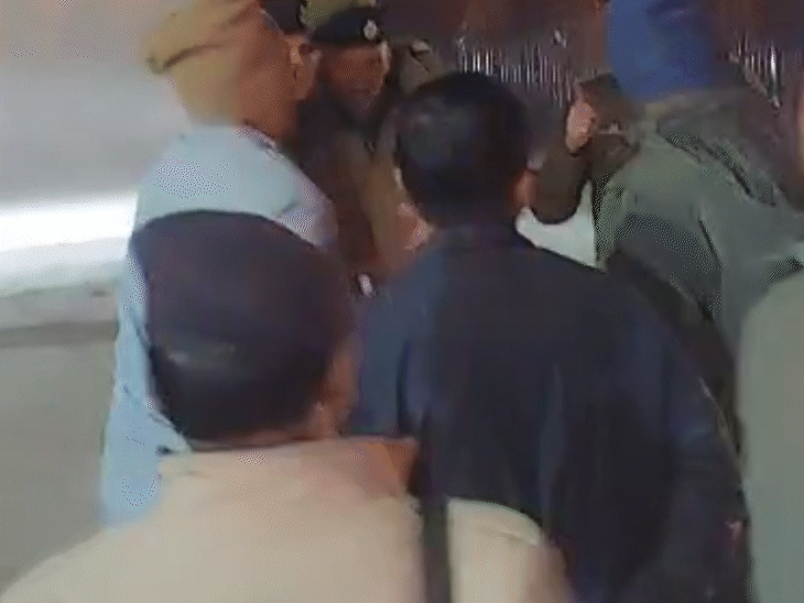 पूर्वी SP परिचय कुमार सहित 5 थानों की पुलिस पहुंची।