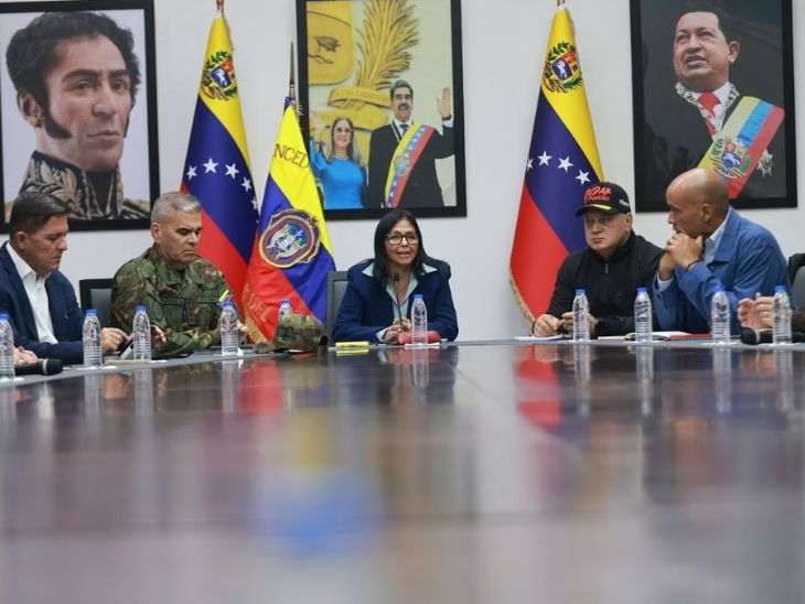 डेल्सी रोड्रिग्ज ने अंतरिम राष्ट्रपति का कार्यभार संभालने के बाद रविवार को पहली काउंसिल बैठक की।