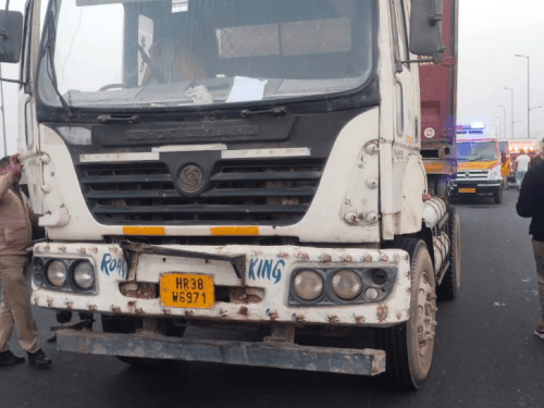 हादसे के बाद ट्रक ड्राइवर मौके से भाग गया। वहीं, टूटी स्कूटी को पुलिस थाने ले गई।