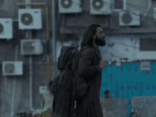 धुरंधर फिल्म का ‘कारवां’ गाना काफी चर्चा में रहा था।