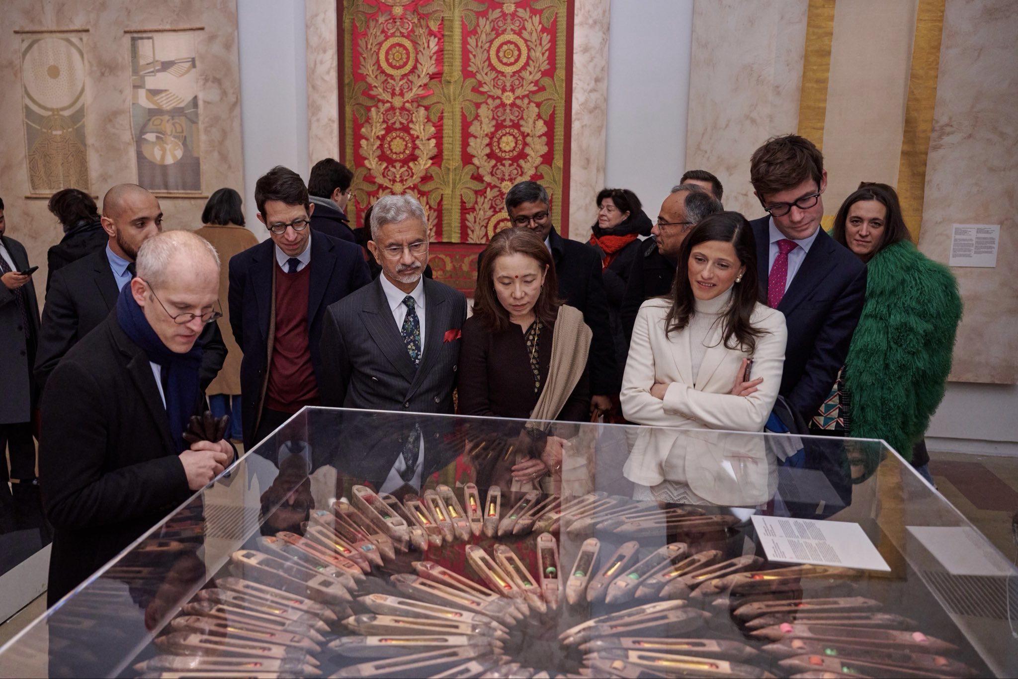 एस जयशंकर ने अपनी यात्रा के दौरान पेरिस में ‘Ce qui se trame – इंडिया और फ्रांस के बीच कहानियों’ पर आधारित प्रदर्शनी देखी।