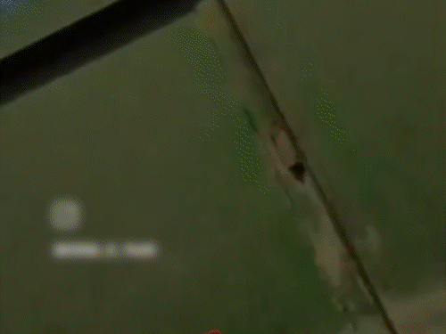 वीडियो में ट्रैक्टर पर दो युवक सवार हैं।