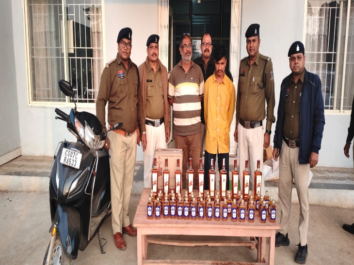 पुलिस ने अवैध शराब की बिक्री करते दो लोगों को किया गिरफ्तार।