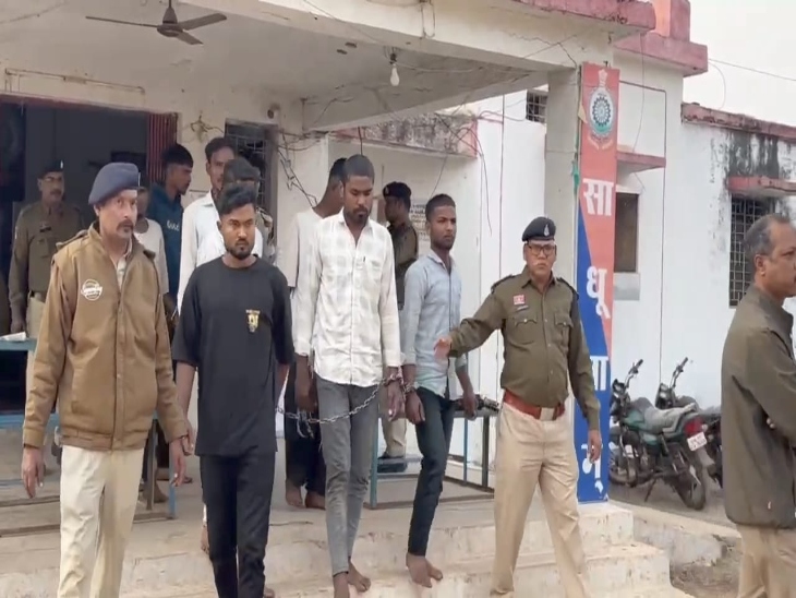 वारदात के अगले दिन पुलिस ने सभी को गिरफ्तार किया।