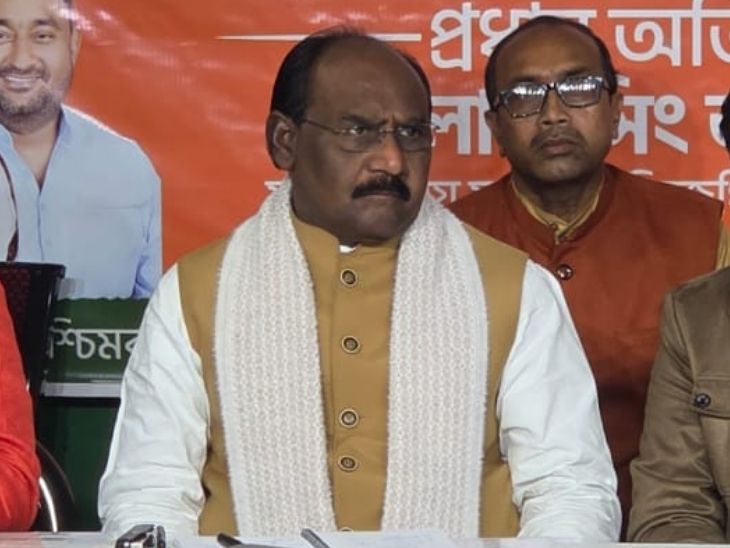 लाल सिंह आर्य ने रविवार को कोलकाता में प्रेस कॉन्फ्रेंस की थी। - Dainik Bhaskar