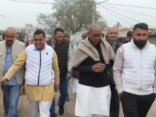 दिग्विजय सिंह पदयात्रा तो जीतू पटवारी किसान जन आंदोलन यात्रा निकाल रहे हैं।