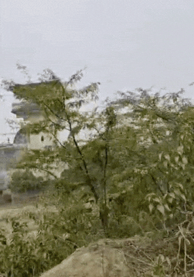 जिला जेल के चारो तरफ वॉच टॉवर बनाए गए हैं।