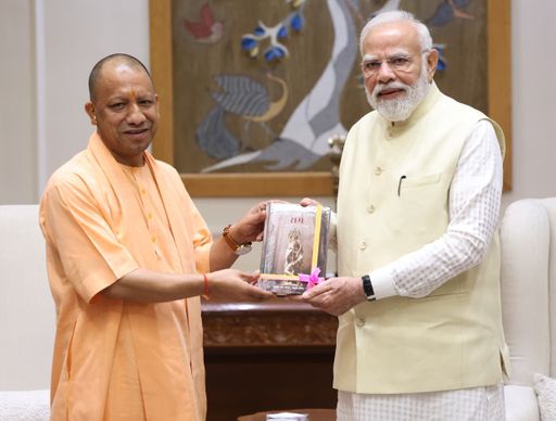 CM Yogi Adityanath meets Modi with SIR data: 1 hour discussion over key  issues; Keshav-Pathak also in Delhi, political stir rises