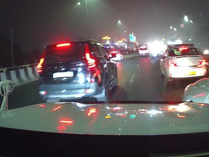 সংঘর্ষের পর স্করপিও গাড়িটি দ্রুত গতিতে এগিয়ে যায়।