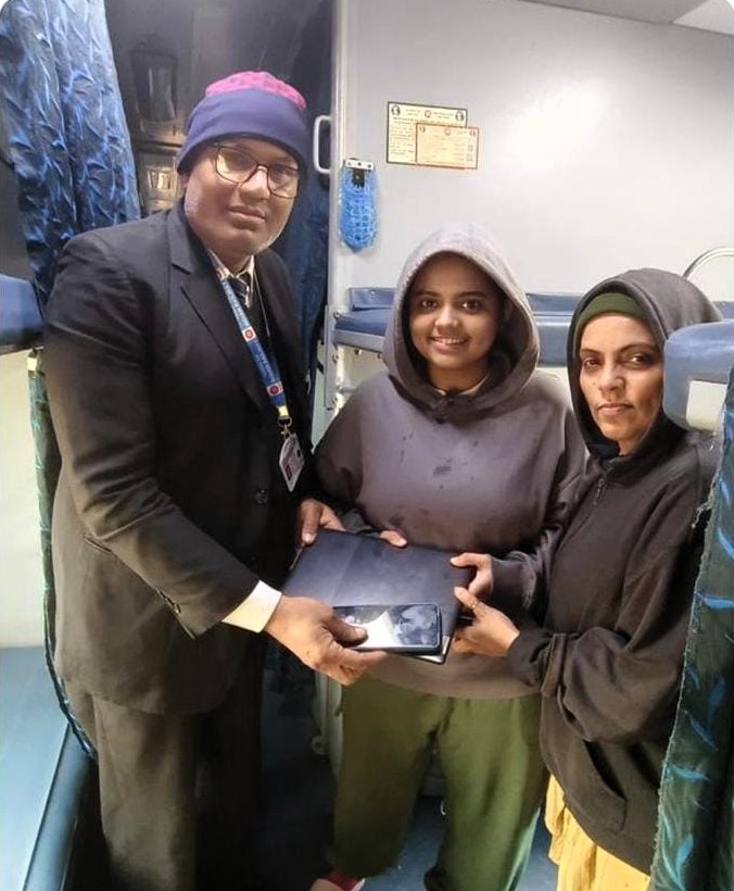 ट्रेन में चोरी हुआ यात्री का लैपटॉप,टीटीई ने ढूंढकर सौंपा:  कोयंबटूर-हिसार सुपरफास्ट से हुआ चोरी, टीटीई की सजगता से अगले कोच में मिला – Jodhpur News