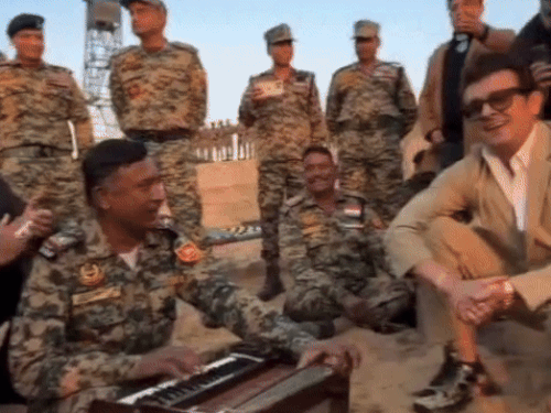 इस गीत के गायक सोनू निगम भी वहां मौजूद रहे।