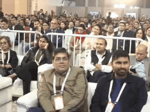 सीतापुरा स्थित जेईसीसी में आयोजित डिजिफेस्ट टाई ग्लोबल समिट-2026 के दूसरे दिन क्रिकेट और एंटरप्रेन्योरशिप से जुड़े किस्सों को सहवाग ने सुनाया।